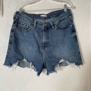 💖Good American Blue Jean Shorts with Distressed Hem